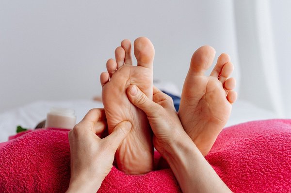 What Are the Key Benefits of Reflexology for Stress Management in the UK?